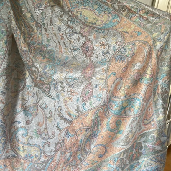 Women’s Beautiful Wrap/Scarf with Fringe - Picture 6 of 7